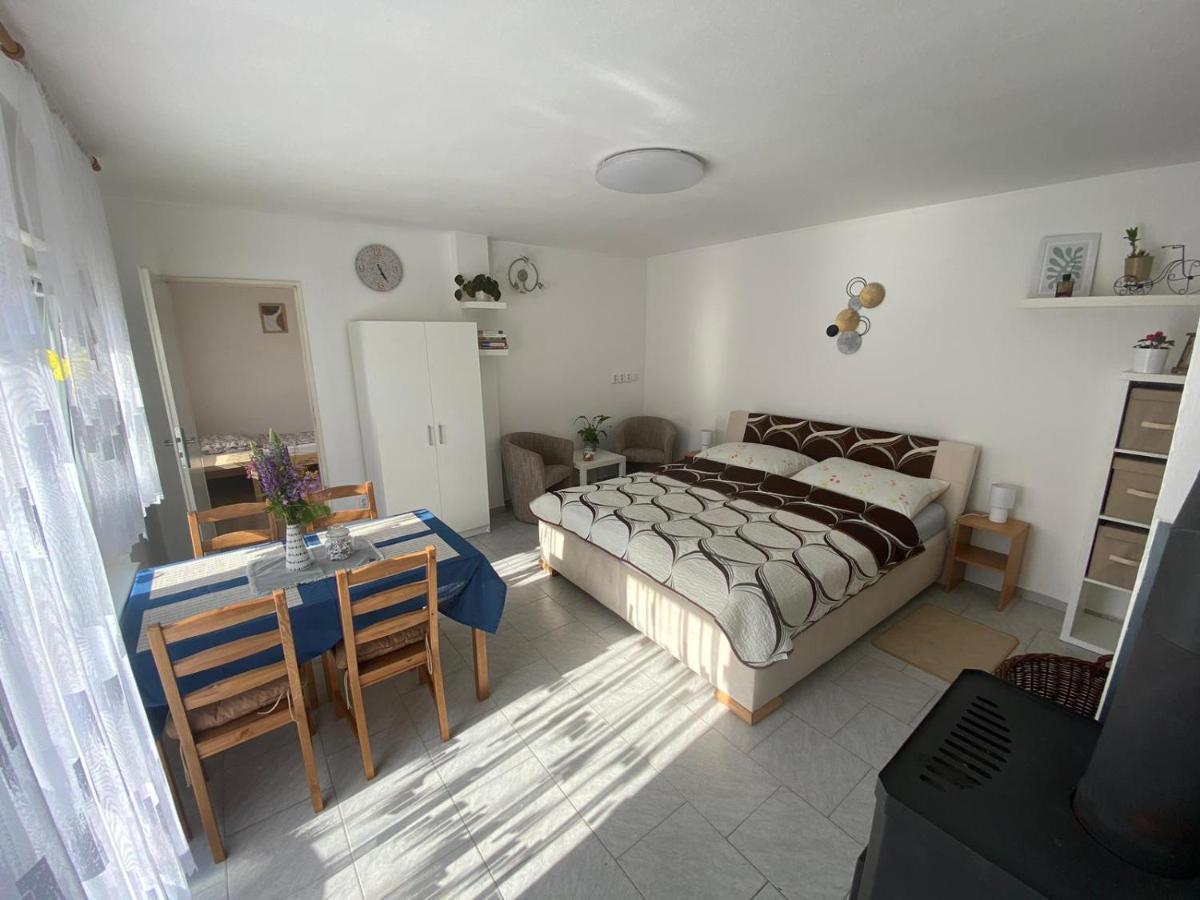 Apartman Beniskovec, Suchdol Nad Luznici Zewnętrze zdjęcie